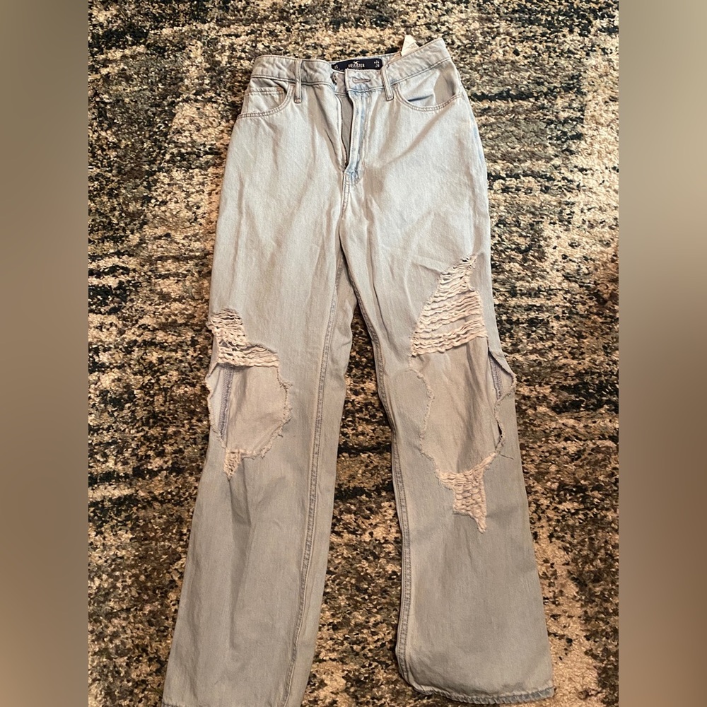 BRAND NEW RIPPED MOM JEANS